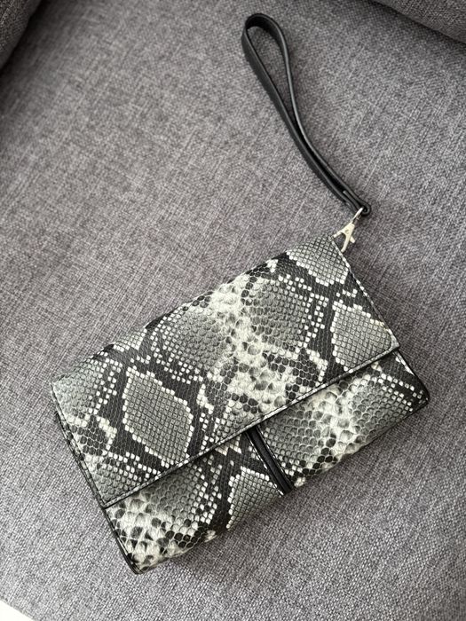 Малка чанта в змийски принт