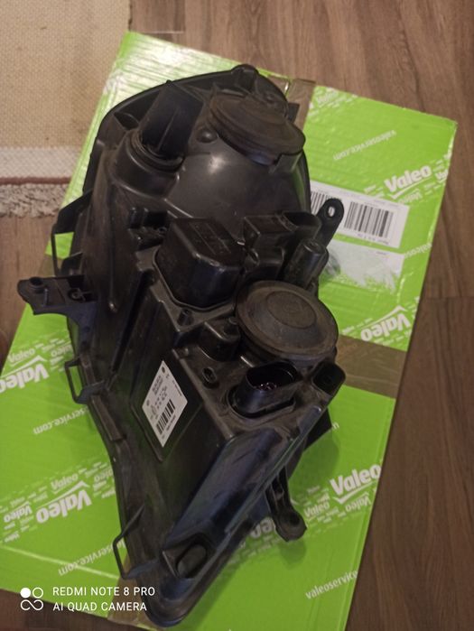 Продавам два фара ( ляв и десен ) Фолксваген Поло 9N3 2008 год