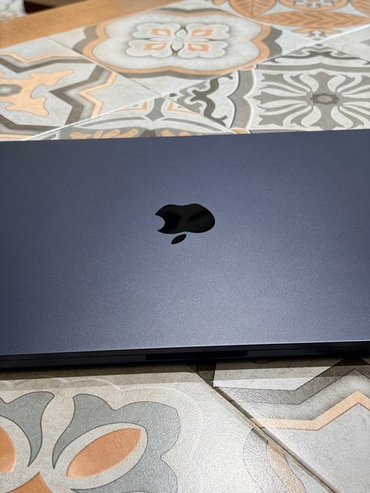 MacBook Air 15" в идеальном состоянии
