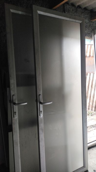 Пластиковые двери.