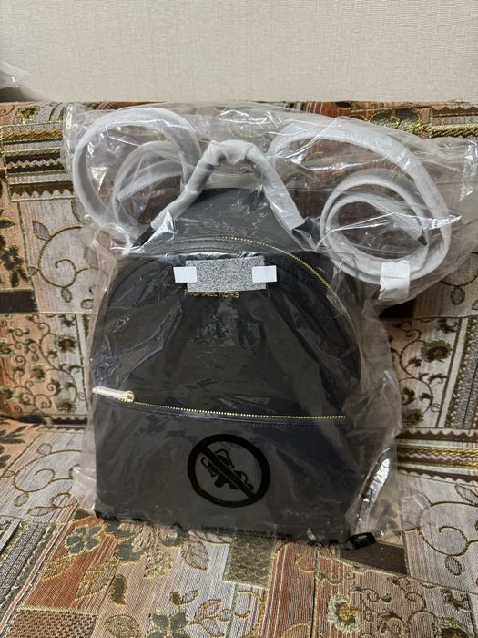 Продам рюкзак Michael Kors