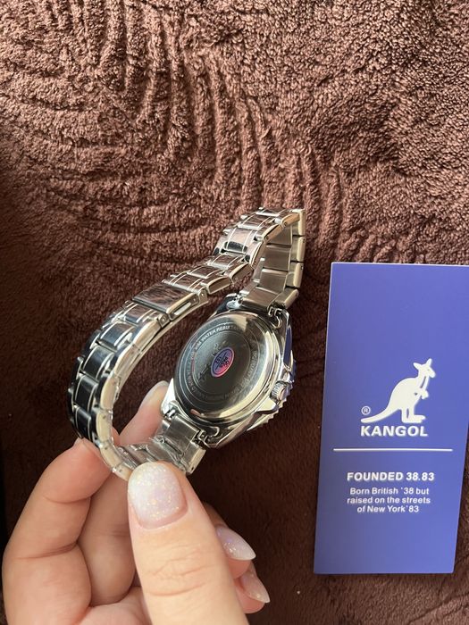 Продам часы новые