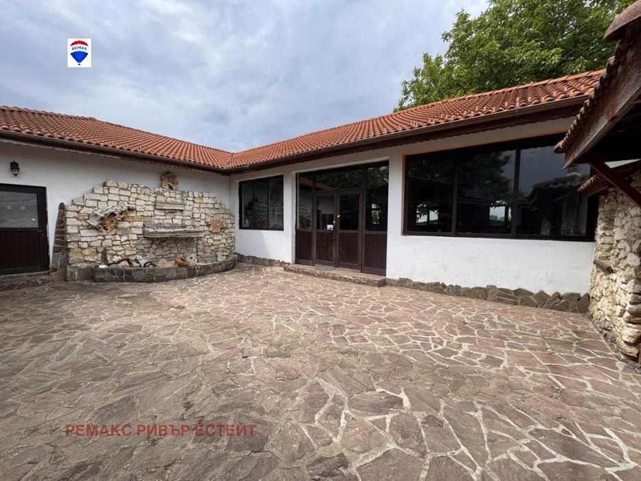 Фотоволтаична централа + ресторант с басейн и лятна градина