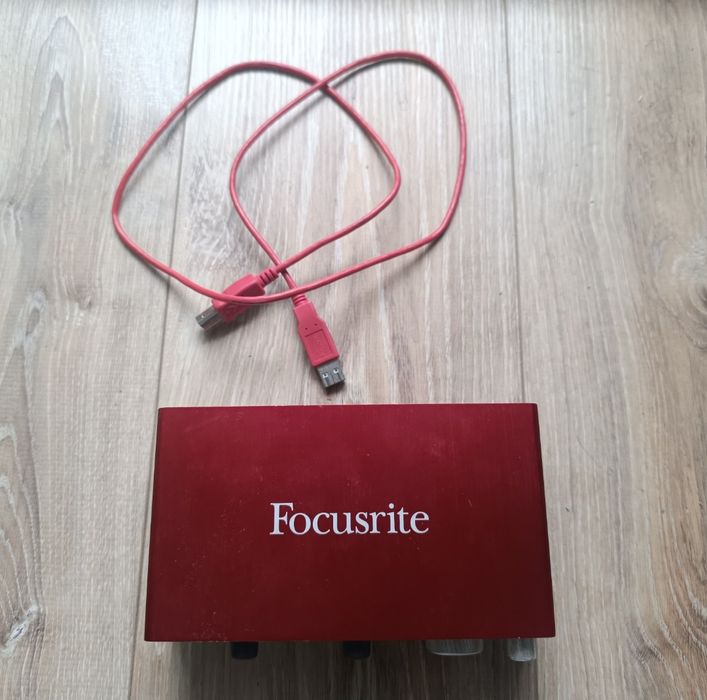 Звуковая карта focusrite 2i2