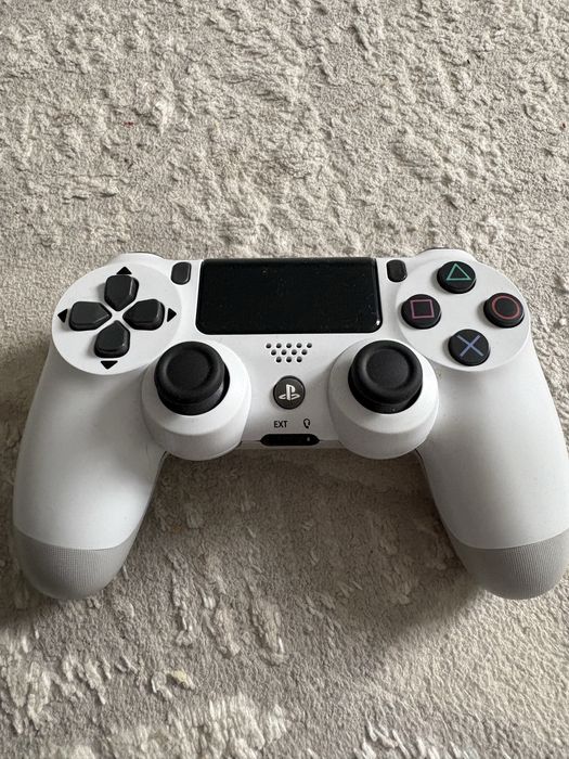 Оригинал джойстик пс4 отлично работает.Ешқандай заддержка жок