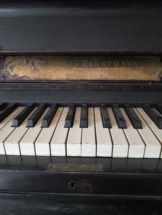 Pianina Bahneman