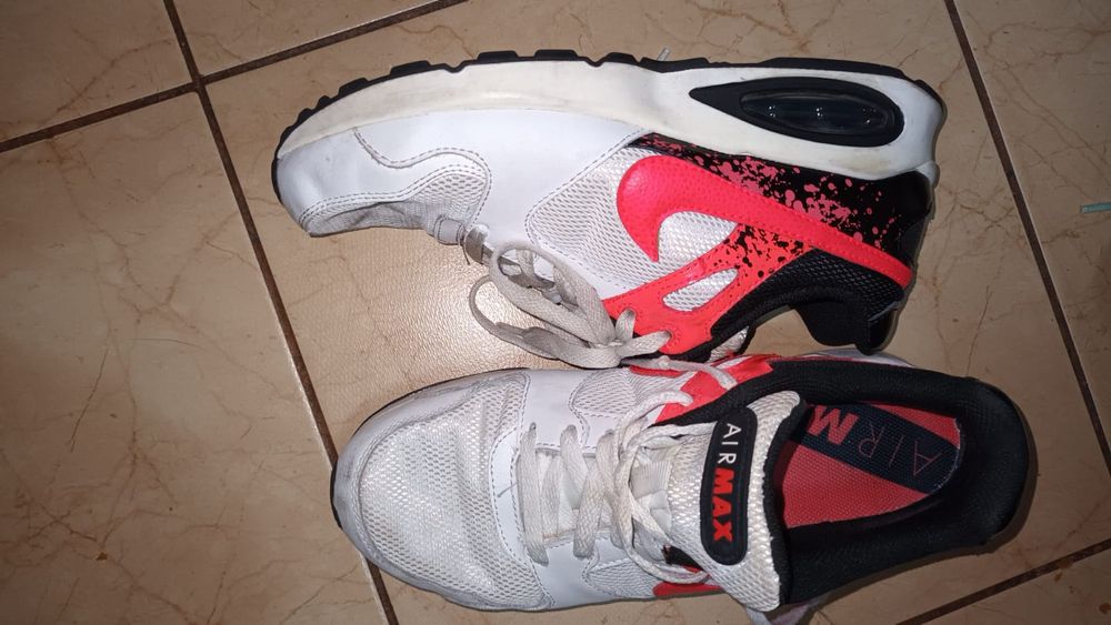 Vând pereche de adidași firmă Nike AirMax