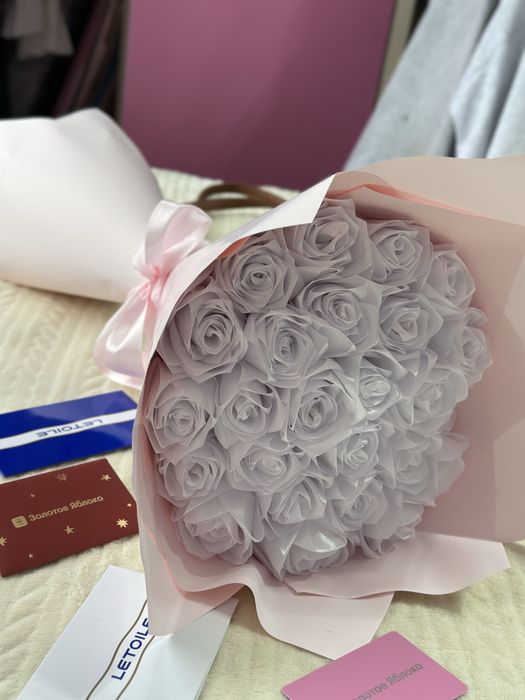 Букет  из роз атлассные ленты