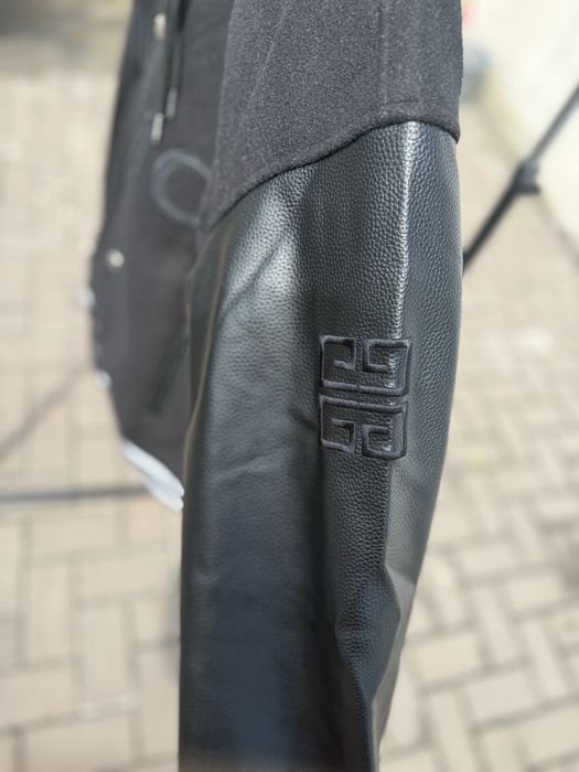 Jacketa Givenchy