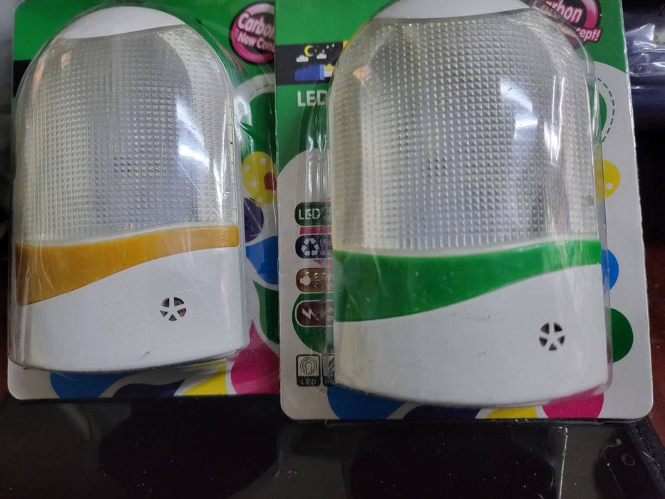 2 Lampi veghe cu led 2w pe senzor de lumina