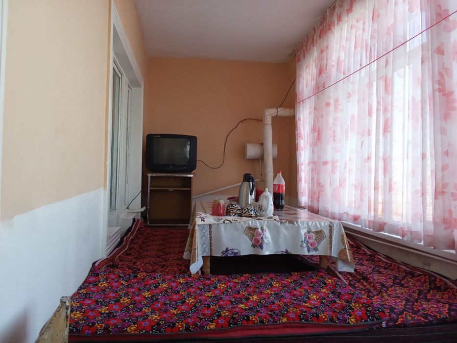 Dom sotiladi 4xonali maktab bogcha yonida xamma sharoit bor