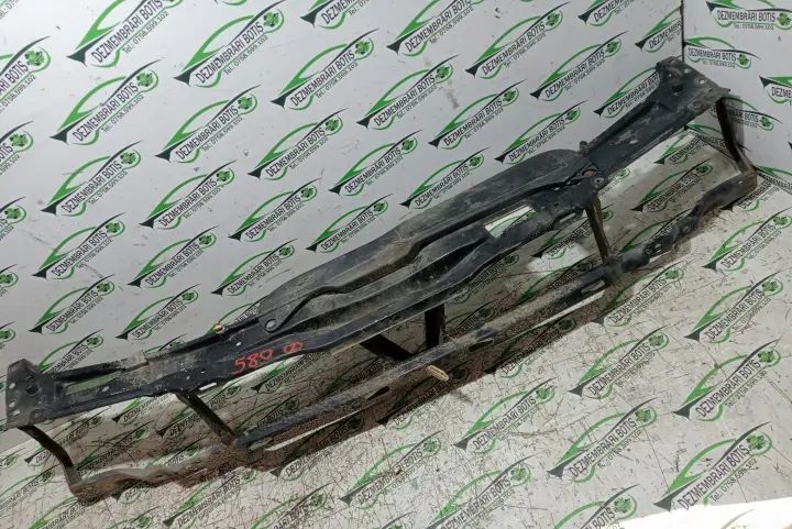 Trager / Calandru Volkswagen VW Passat 1995
