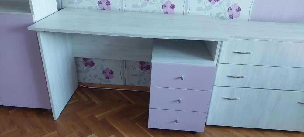 Продавам мебели и електроуред