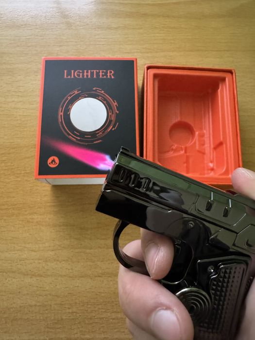 Bricheta Tip Pistol cu Feeder Spinner, Laser si Flama Roz