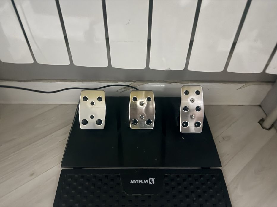 Продам игровой руль Artplats v-1600 pro
