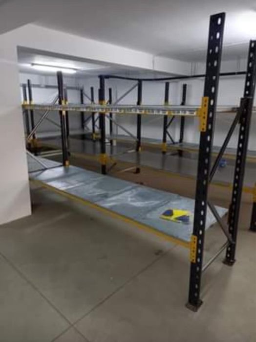 Vand rafturi metalice la super pret
