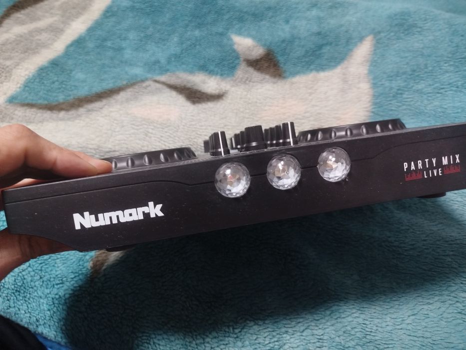 Диджейский контроллер Numark Party mix Live