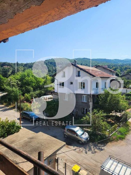 3mo“ продава два етажа от къща в живописното село Владая