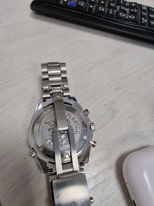 Часы наручные. Қол сағат.