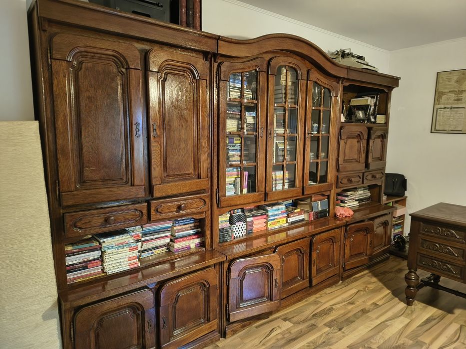 Biblioteca trei corpuri