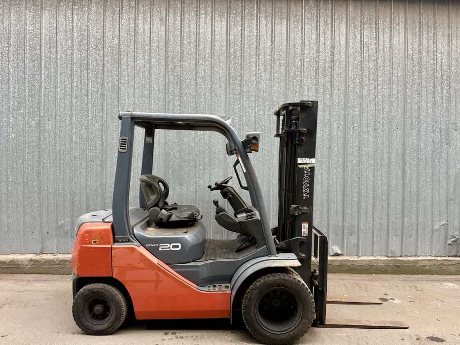 Вилочный Погрузчик Toyota 8FG20