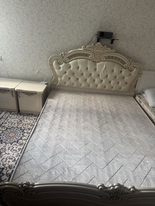 Двухспальная кровать и детский кровать