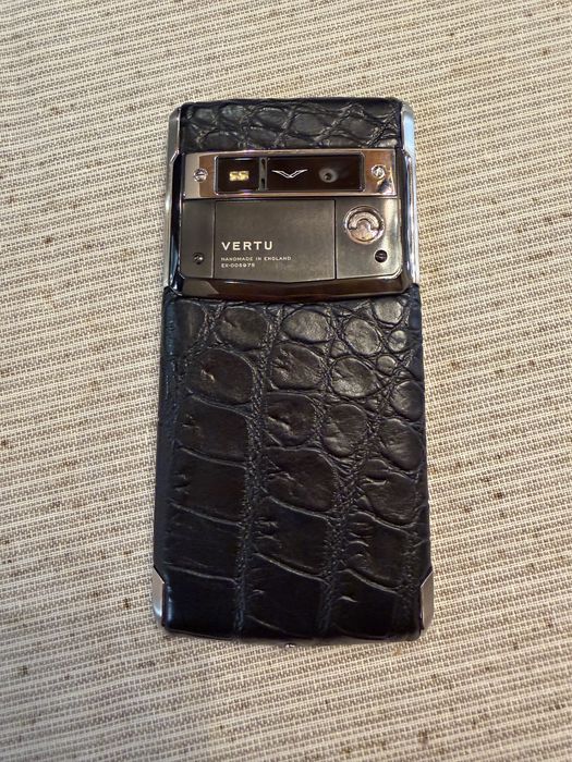 Vertu Signature Touch Alligator