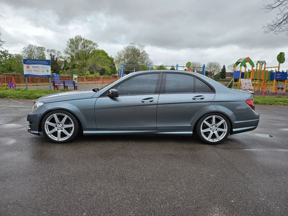 Dezmembrez Mercedes C220 CDI...Motor...Far...Bară...Jante...Triplă...