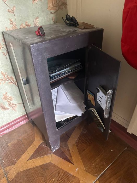 Сейф металлический