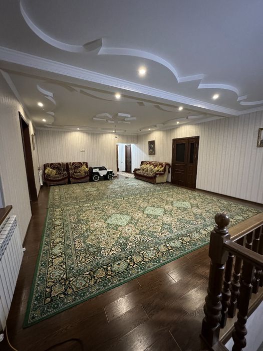 Таййор уй сотилади 9 хона + 2 холл + подвал