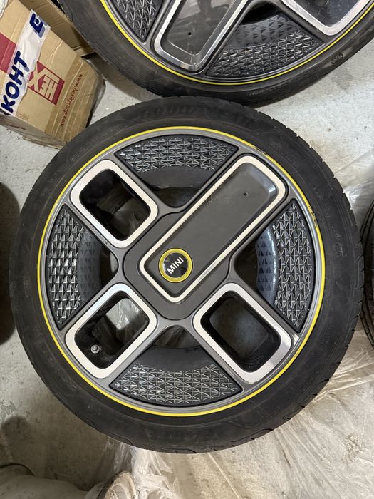 Mini SE Corona джанти с гуми 17”