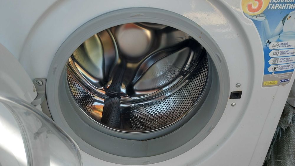 Стиральная машинка "Атлант".