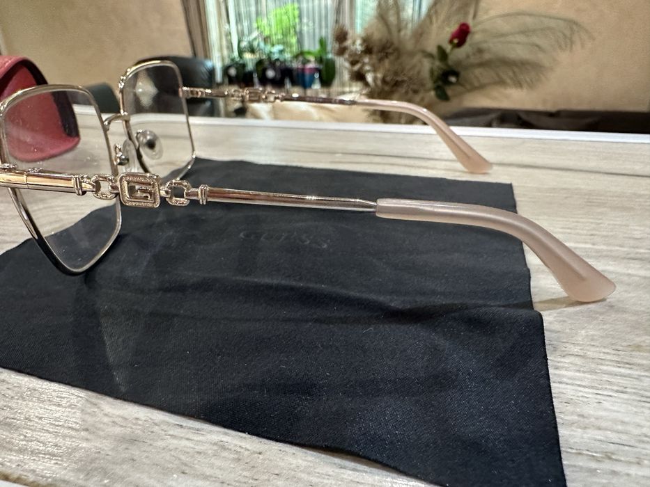 Диоптрични очила Guess