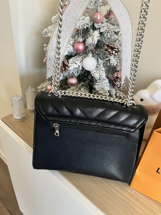 Стилна черна дамска чанта