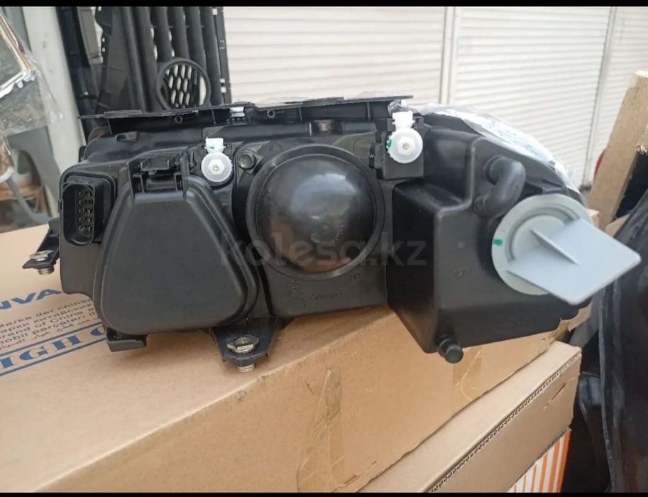 Фольксваген Пассат Б5+ фара