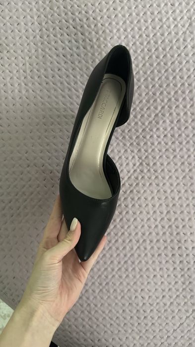 Каблук 10 см итальянский размер 38,5 подходит под любой лук новый
