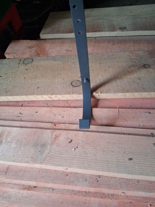 Carlige scoc ramase din constructi