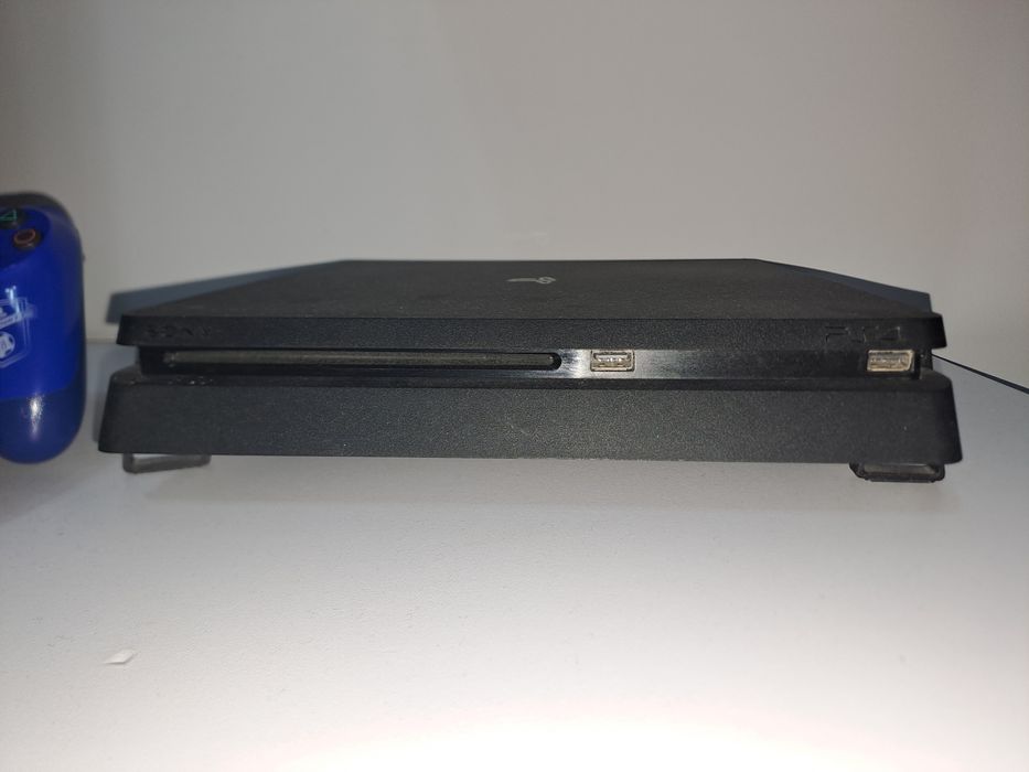 Playstation 4 slim