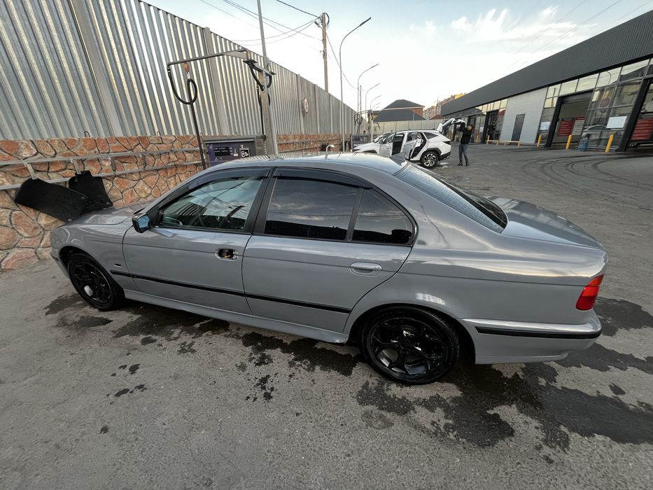 Продам bmw e39 523i