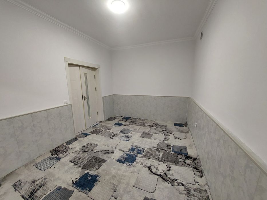 Элободда квартира сотилади 
-1 қаватда 2 хоналик. 
Жиҳозлари бор. Кон