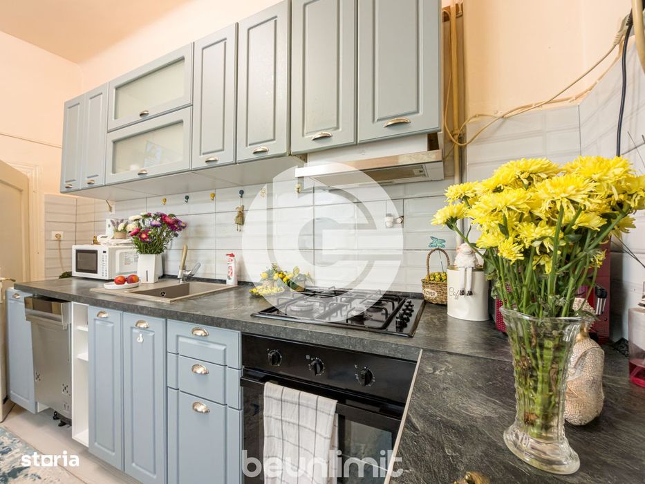 Apartament ultracentral | 2 camere | balcon 20 Mp | Pod pe toata supra — fotografia 3