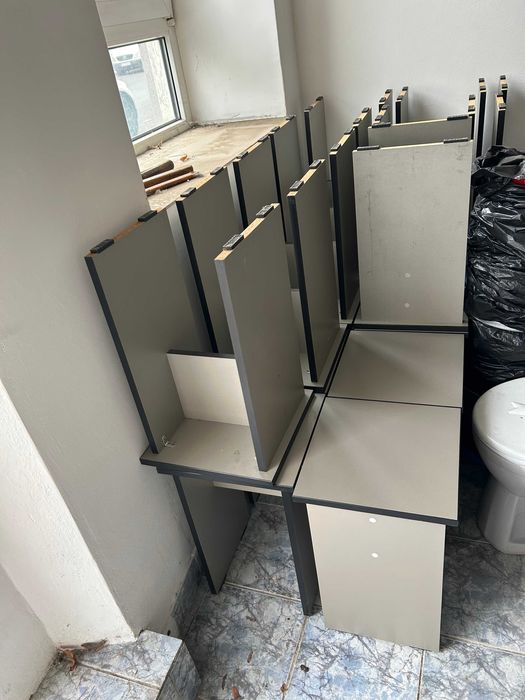 Scaune,dulap si masa