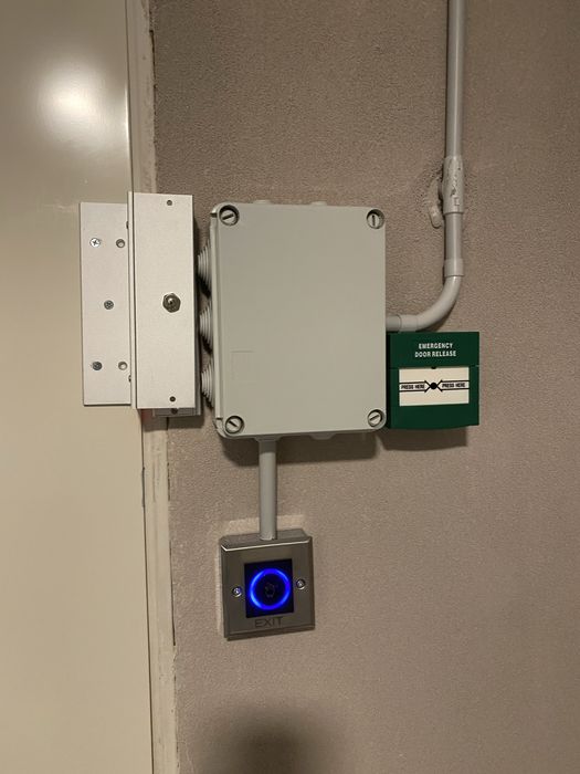 Control acces si pontaj usi, videointerfonie