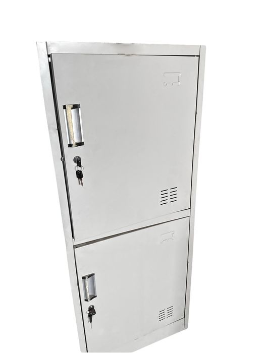 Картотечный металлический шкаф