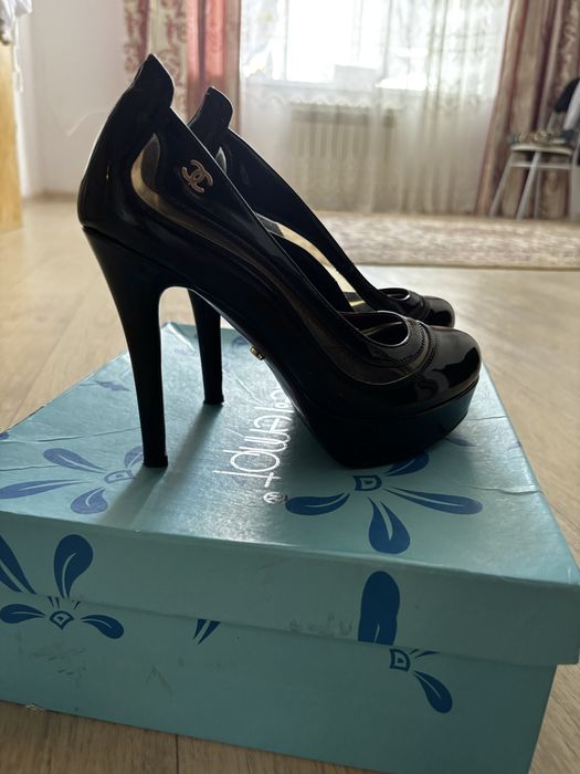 Продам туфли 36рр LIICI фирма