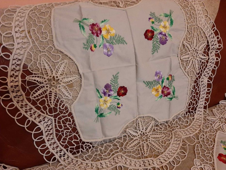 Set 6 mileuri noi din macrame cu insertie brodata manual