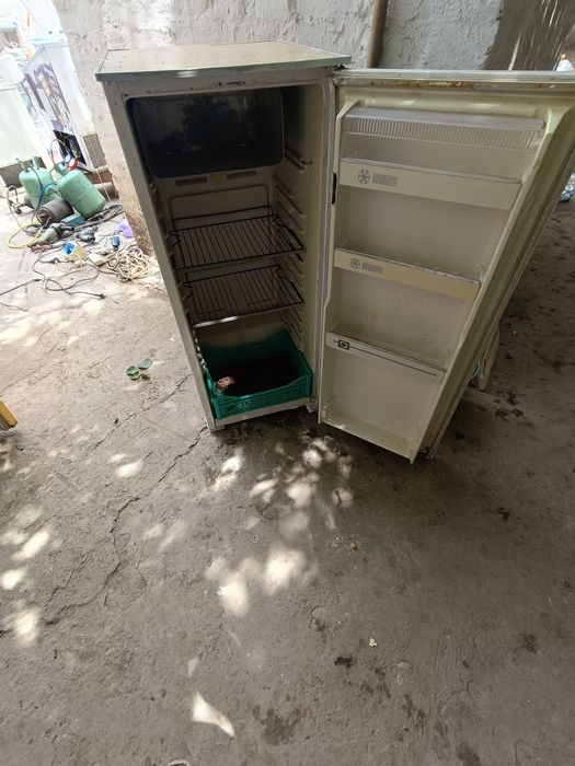 Прадаетса холлдилники