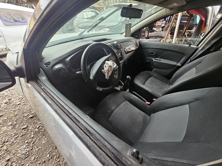 Dacia Sandero на части