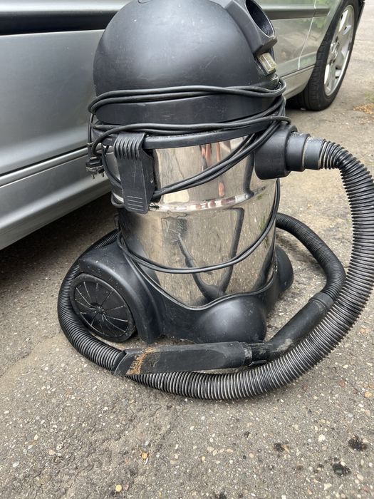 Aspirator adus din Germania Budget