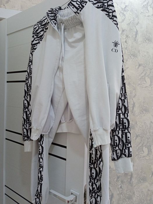 Dvoyka oq rang material yumshoq